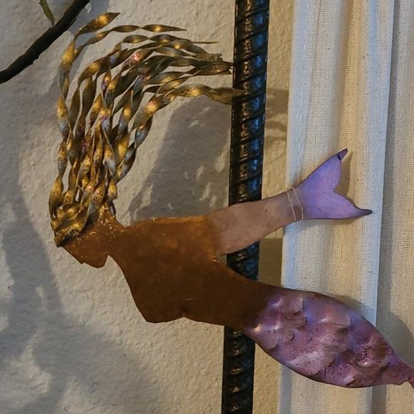 MERMAID METAL WINDOW HANGING.SPARKLES - Picture 3 of 16